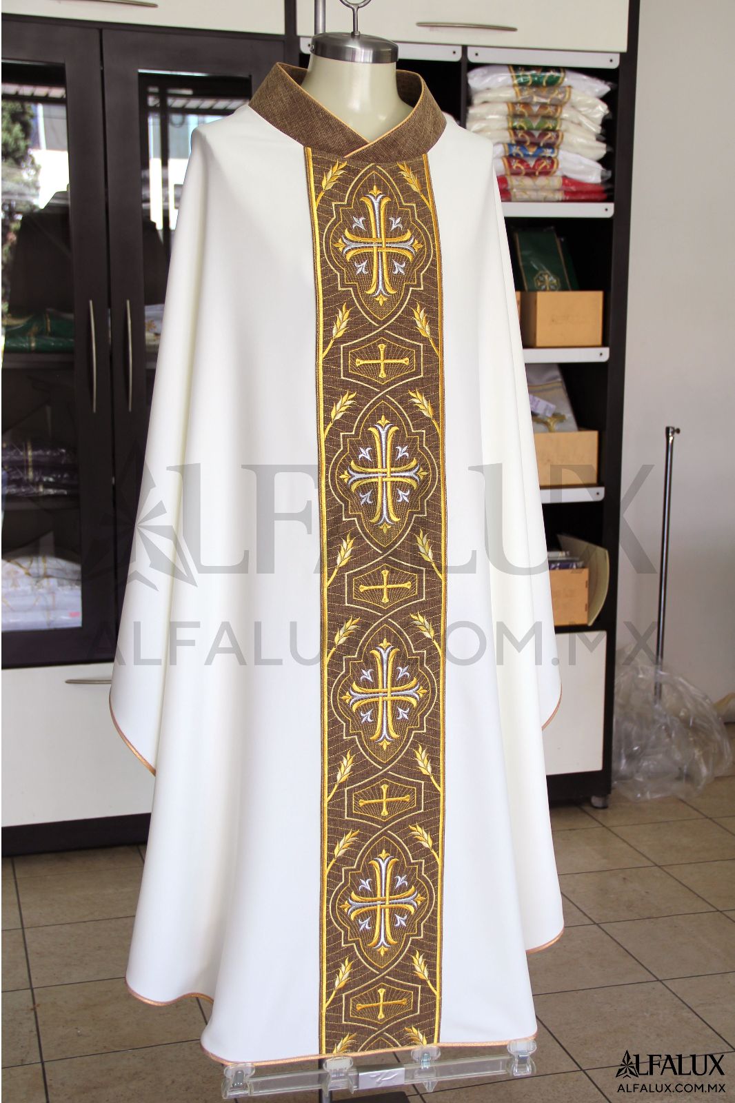 04 IMPERIAL Alfalux Casulla Central Blanco Brocado Chocolate Cafe 33 (2)